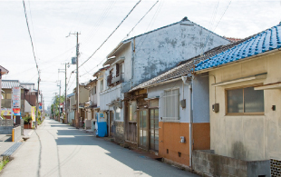 ���Ð��Օt�߂̌Â��X���݁B���Ă��̕t�߂͐����X�������̏d�v�ȋ��_�������B